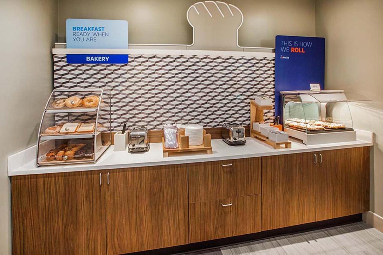 Holiday Inn Express Hotel & Suites Pensacola-West Navy Base By Ihg Beach Haven Exteriör bild